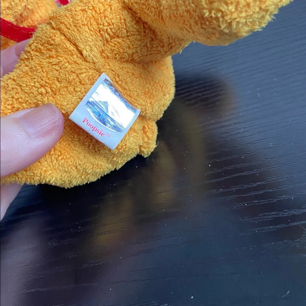 RETIRED NWT Beanie Babies Poopsie the Bear, 2001